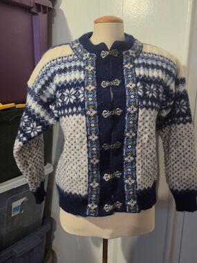 Nordic-Style Blue and White Wool Sweater Cardigan